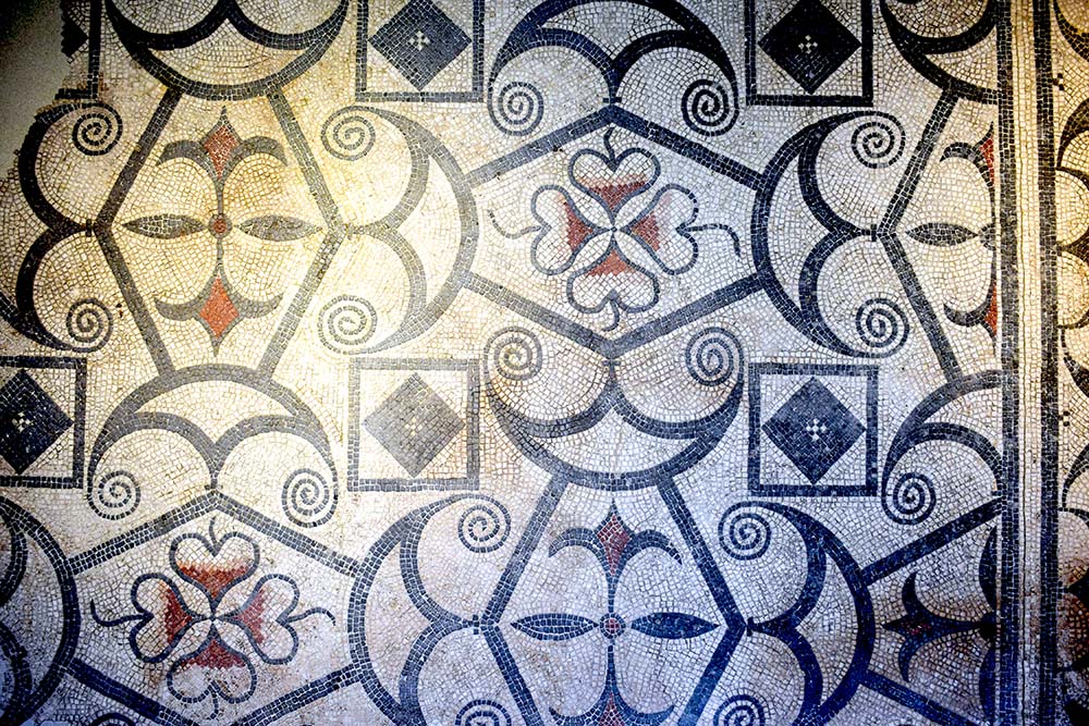 Mosaïque romaine au musée de la Cour d'Or © French Moments
