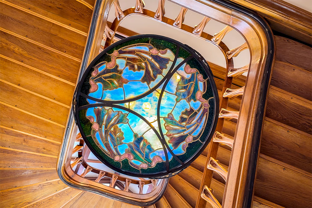 Le lampadaire de l'escalier © French Moments