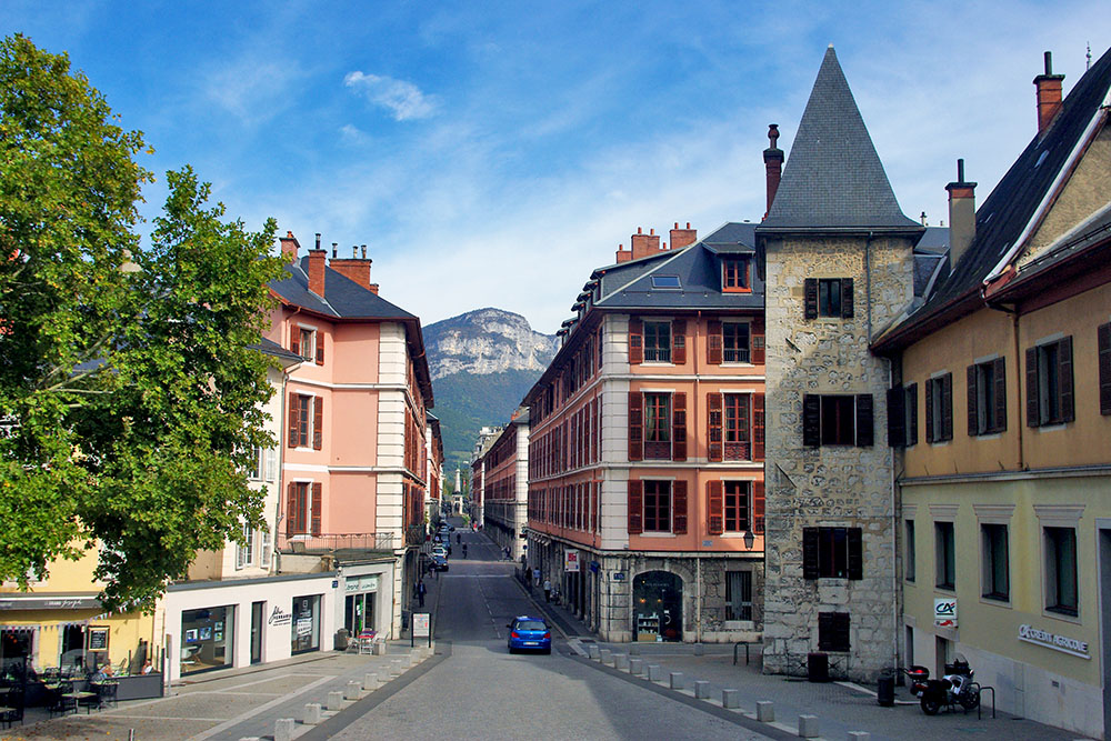 Chambery Rue de Boigne 01 copyright French Moments Rue de Boigne © French Moments