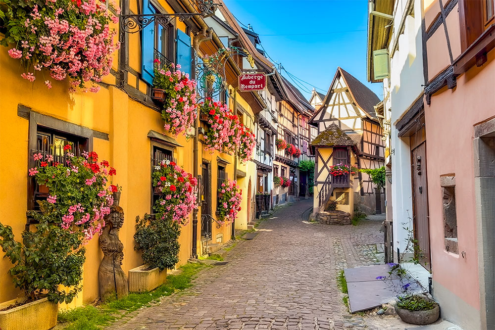 Rue du Rempart et Rue de l'Allmend, Eguisheim © French Moments