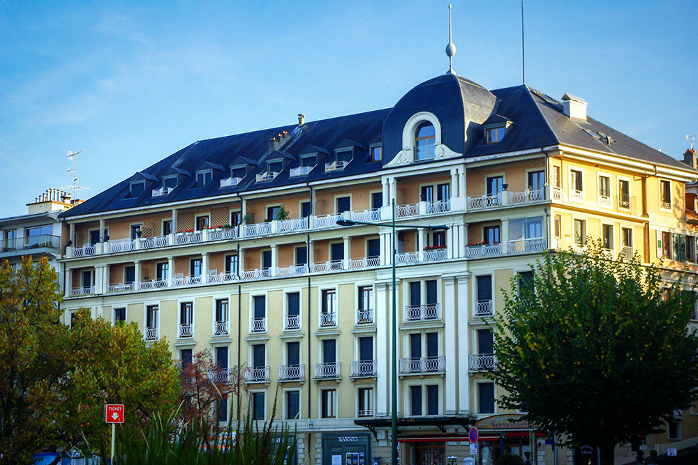 Belle Époque buildings in Evian © French Moments