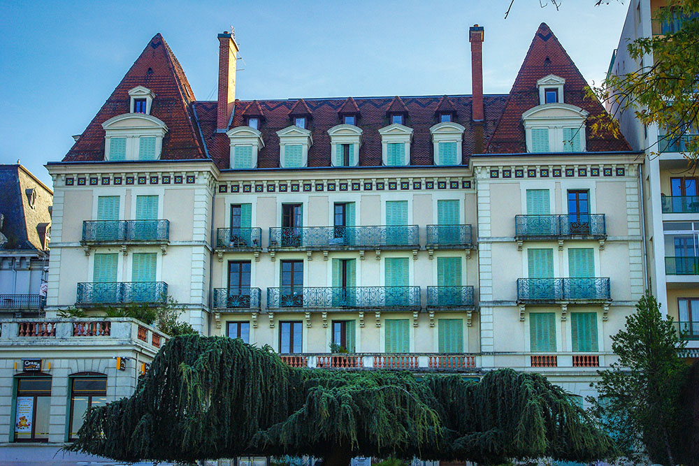 Belle Époque buildings in Evian © French Moments