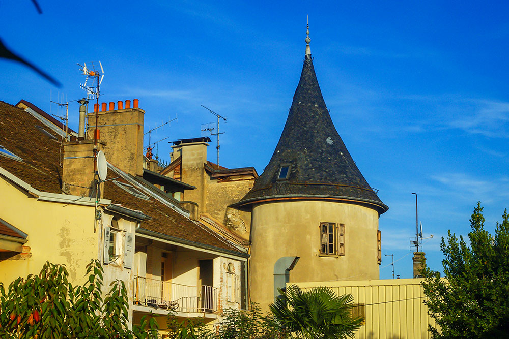 Old town of Evian-les-Bains © French Moments