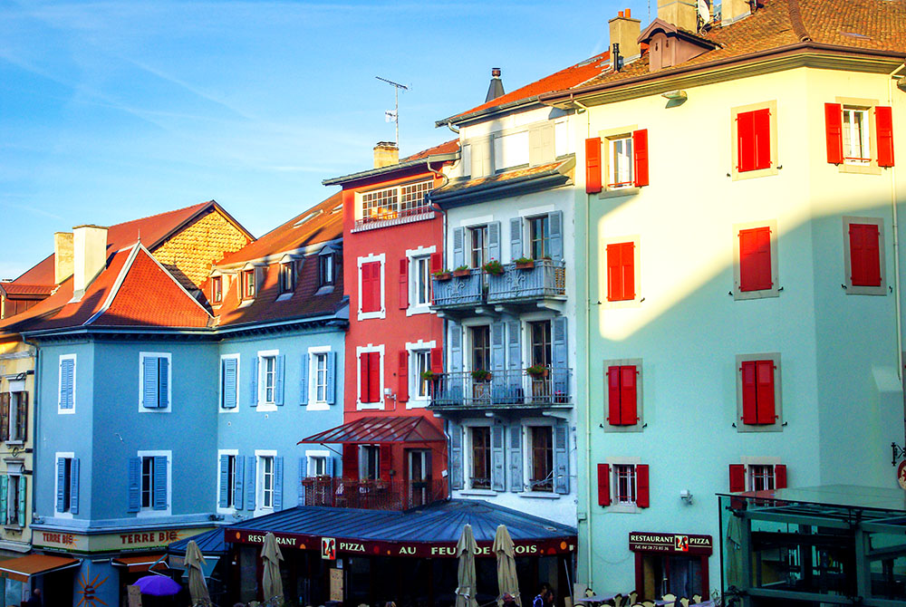 Old town of Evian-les-Bains © French Moments