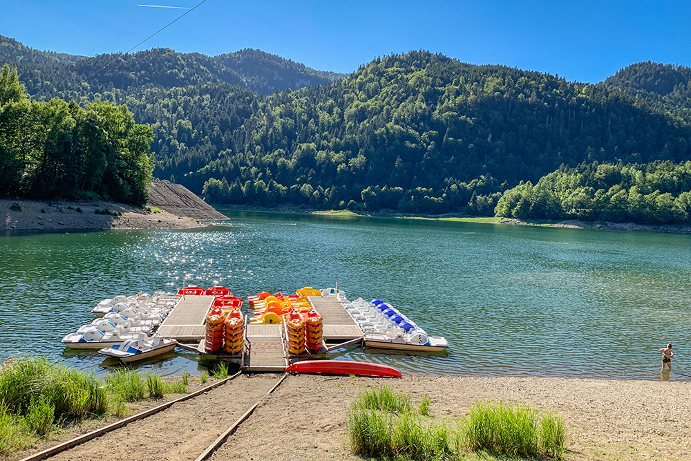 Lac de Kruth-Wildenstein Pedalo © Tanja Hess - licence [CC BY-SA 4.0] from Wikimedia Commons