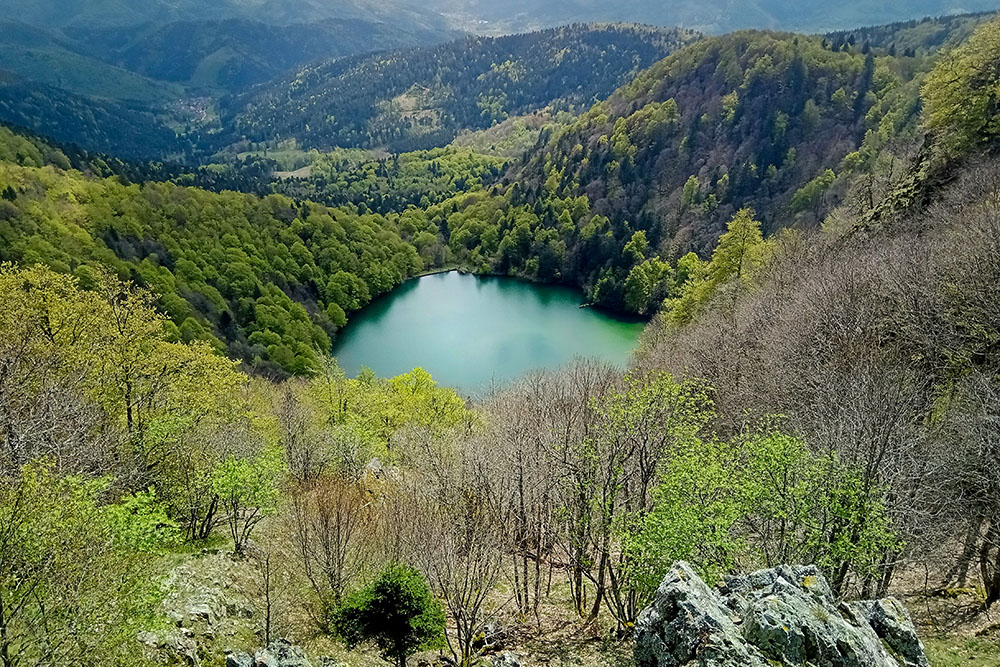 Lac des Perches © Rémih - licence [CC BY-SA 4.0] from Wikimedia Commons