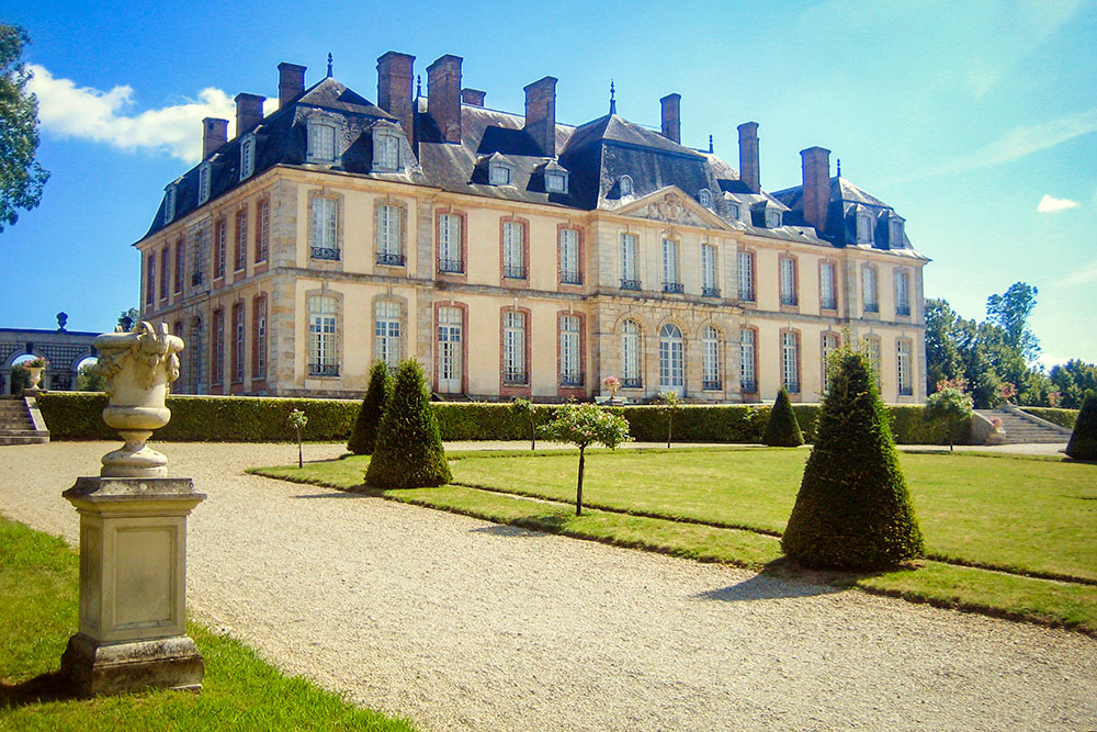 Château de La Motte-Tilly - Photo A.D. - licence [CC BY-SA 3.0] from Wikimedia Commons