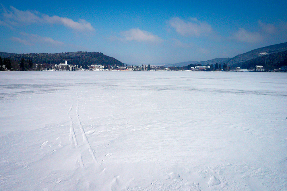 Titisee in Winter - Photo by Ramessos - licence [CC BY-SA 4.0] from Wikimedia Commons